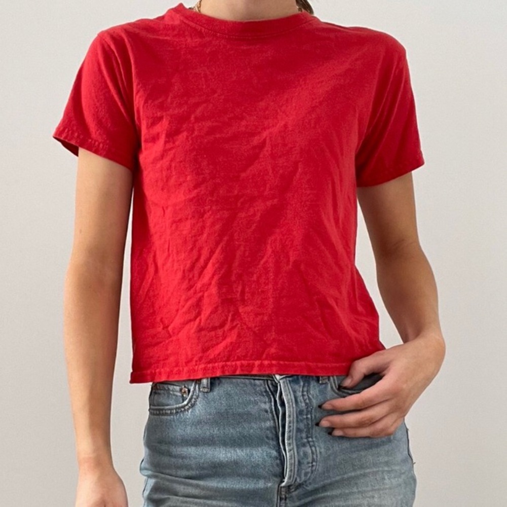 Red t-shirt - Picture 2 of 3
